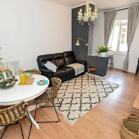 アパート Nina 2 Bedroom Old Town ! *