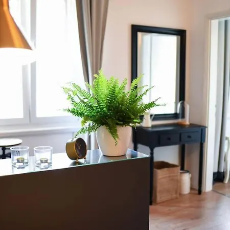 Nina 2 Bedroom Old Town ! アパート